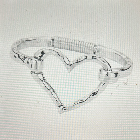 Pope Metal Heart Hook Bracelet - Picture 1 of 3